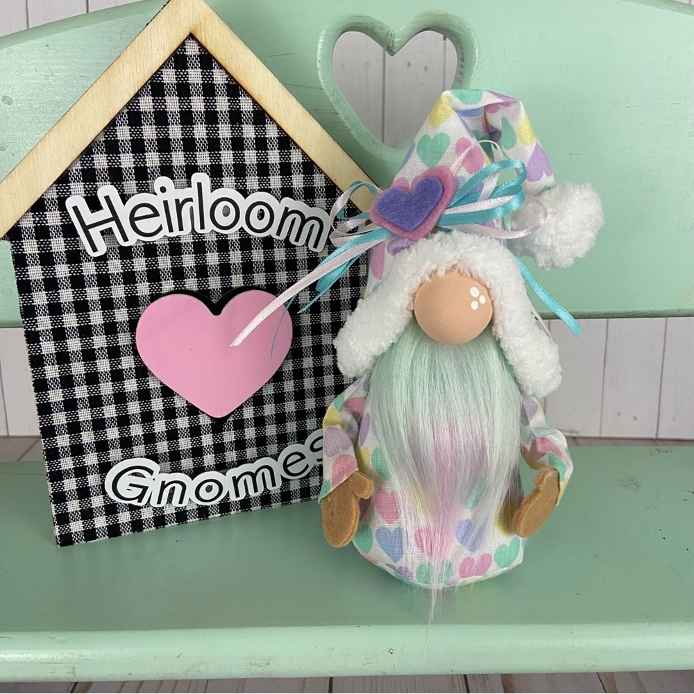 SOLD 🛑Valentine’s Day Gnome Vintage Heart Fabric White Pink Purple Aqua Home - Picture 4 of 12